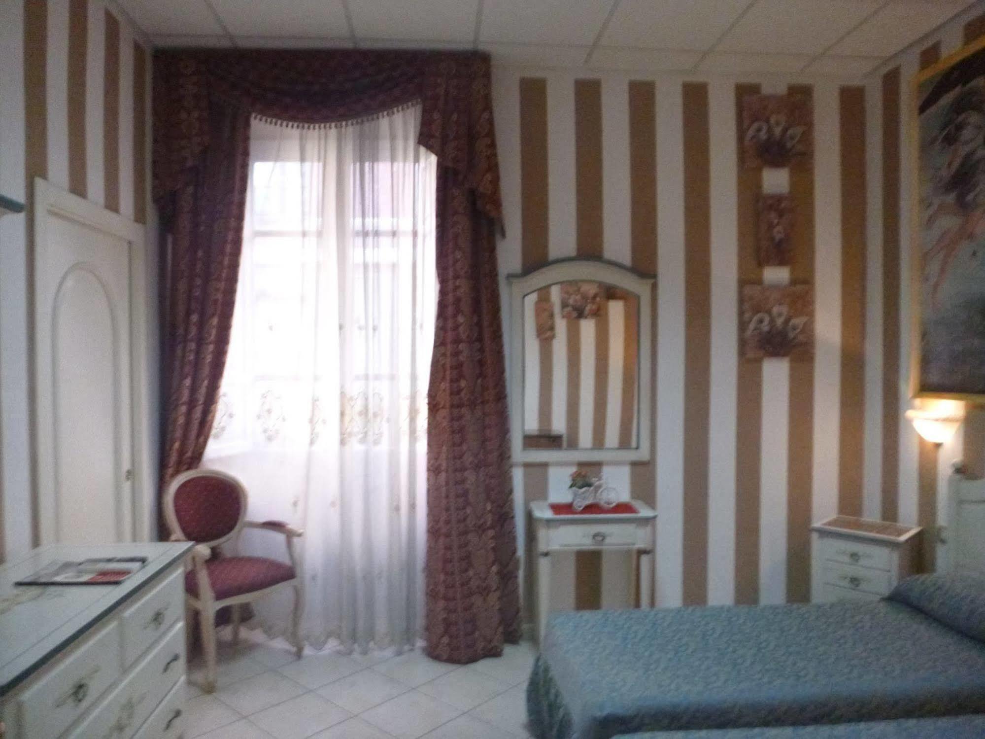 Hotel Le Tre Stelle à Cagliari Extérieur photo